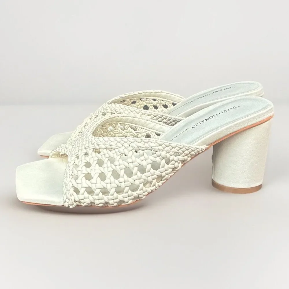 New with box INTENTIONALLY‎ BLANK CASSANDRA VEGAN HEELS Size 5